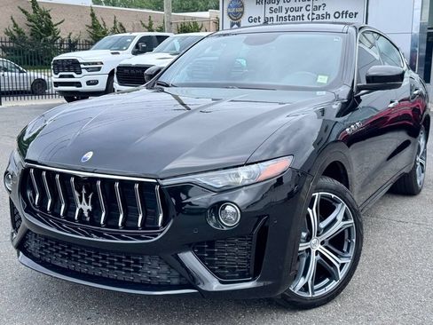 Used 2021 Maserati Levante AWD/4WD image 3