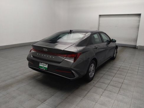 Used 2025 Hyundai Elantra SE FWD image 9