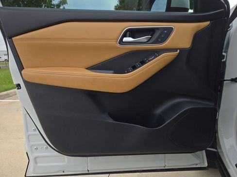 Used 2021 Nissan Rogue Platinum FWD image 19