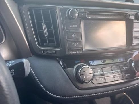 Used 2013 Toyota RAV4 XLE FWD image 11