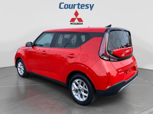 Used 2024 Kia Soul LX w/ Option Group 015 FWD image 3
