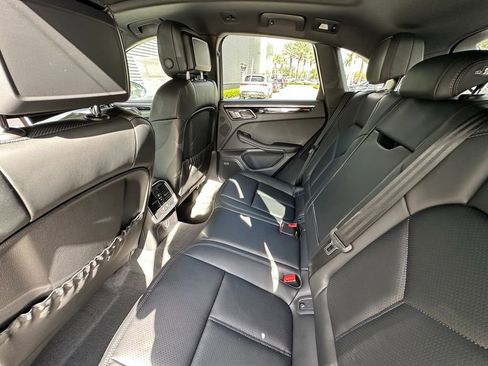 Used 2026 Porsche Macan AWD/4WD image 33