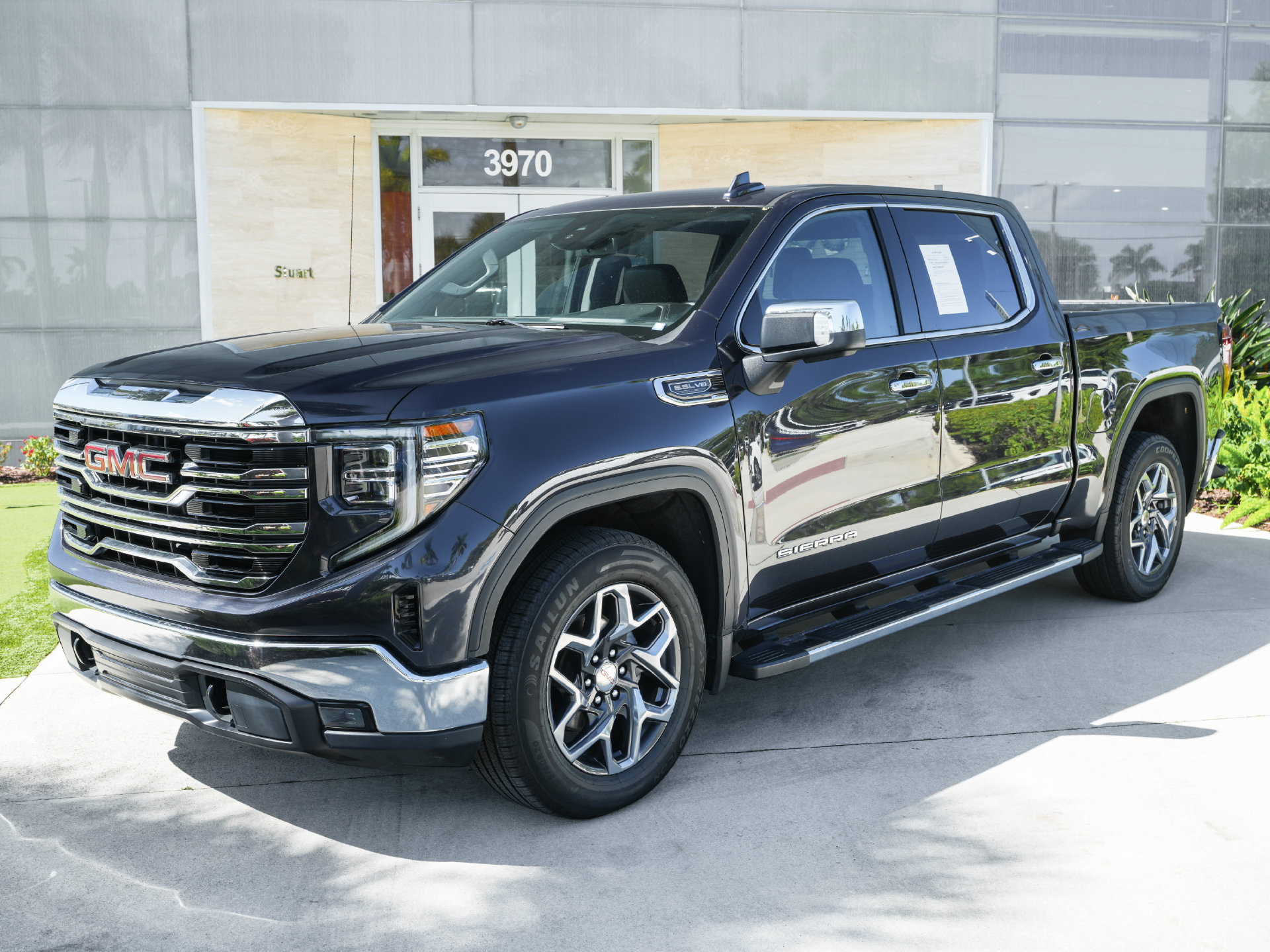 Used 2022 GMC Sierra 1500 SLT w/ SLT Premium Package RWD image 28