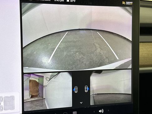 Used 2021 Tesla Model Y Long Range image 21