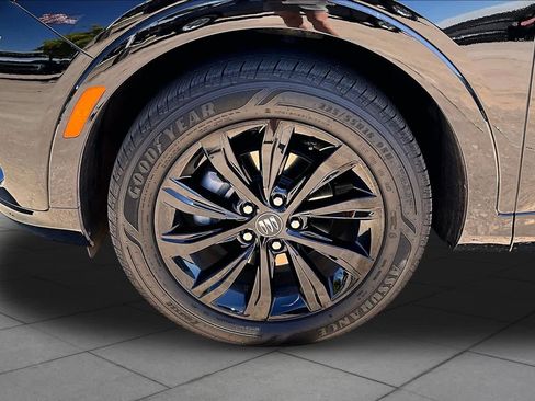Used 2025 Buick Envista Sport Touring w/ Advanced Safety Package FWD image 10