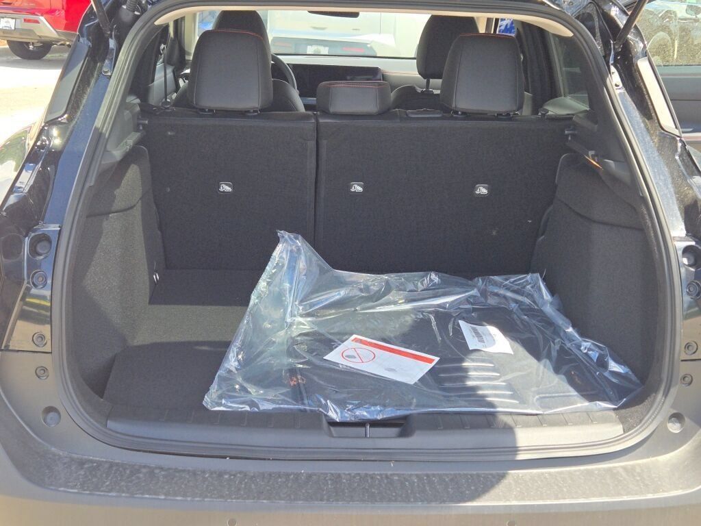 Used 2026 Nissan Kicks SR AWD/4WD image 12