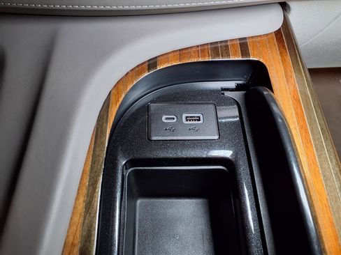 Certified 2023 Cadillac Escalade ESV Sport Platinum w/ Heavy-Duty Trailer Package image 7