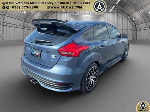 Used 2018 Ford Focus ST FWD image 3