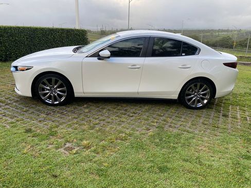 Used 2019 MAZDA MAZDA3 Sedan w/ Preferred Package FWD image 4