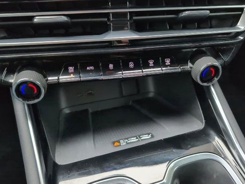 Used 2024 Chevrolet Traverse Z71 w/ Enhanced Driving Package image 25