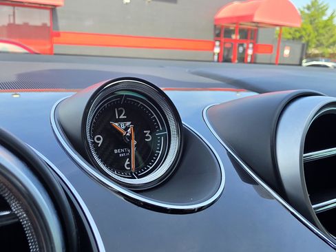 Used 2017 Bentley Bentayga AWD/4WD image 43