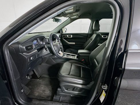 Used 2022 Ford Explorer XLT w/ Equipment Group 202A image 13