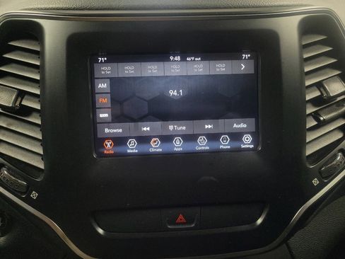 Used 2019 Jeep Cherokee Latitude Plus w/ Comfort/Convenience Group image 25