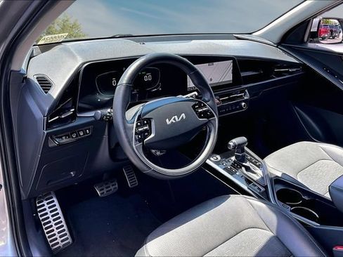 Used 2023 Kia Niro SX Touring FWD image 17
