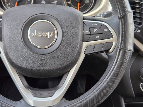 Used 2017 Jeep Cherokee Limited w/ Luxury Group AWD/4WD image 22
