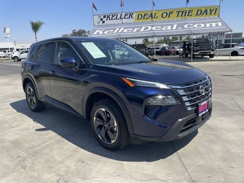 Used 2025 Nissan Rogue SV FWD image 2