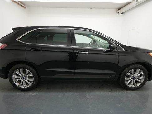 Used 2019 Ford Edge Titanium w/ Cold Weather Package AWD/4WD image 10