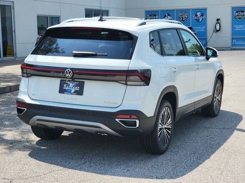 New 2025 Volkswagen Taos SE image 4