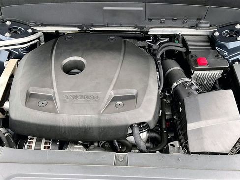 Used 2020 Volvo XC90 T5 Momentum w/ Protection Package Premier image 31