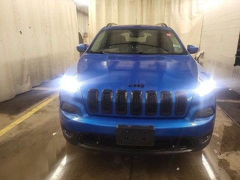 Used 2018 Jeep Cherokee Limited w/ Luxury Group AWD/4WD image 10