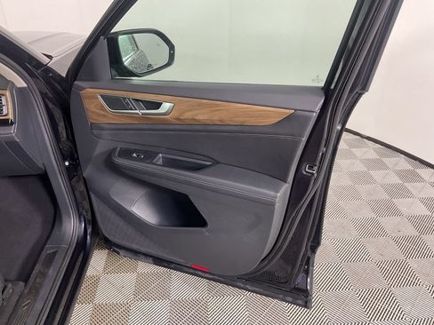 Used 2025 Volkswagen Atlas SE AWD/4WD image 17