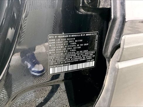 Used 2022 Volkswagen Tiguan SE image 32