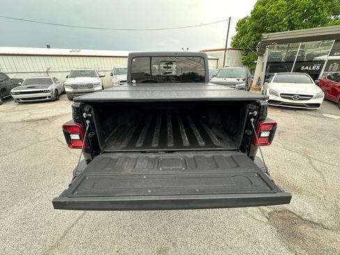 Used 2020 Jeep Gladiator Overland AWD/4WD image 11