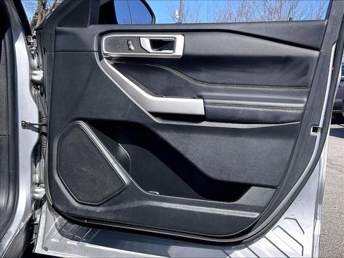 Used 2023 Ford Explorer XLT AWD/4WD image 11