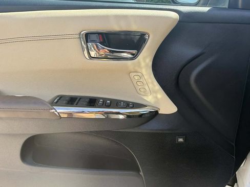 Used 2016 Toyota Avalon Limited w/ Toyota Safety Sense Package FWD image 35