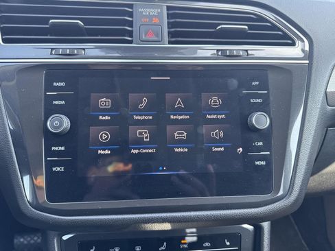 Used 2023 Volkswagen Tiguan SE image 15