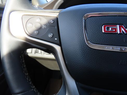 Used 2023 GMC Acadia Denali image 34