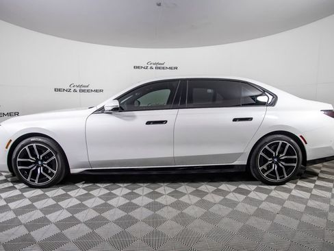 Used 2023 BMW 740i RWD image 10