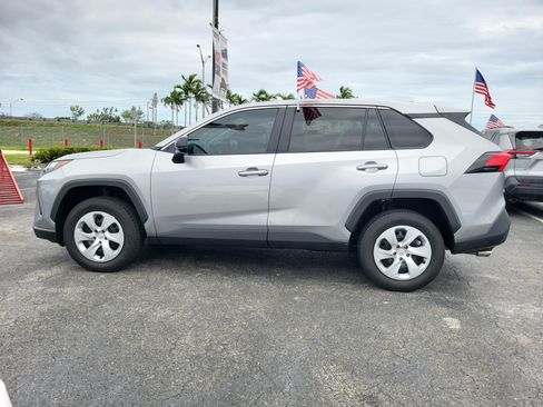 Used 2024 Toyota RAV4 LE FWD image 7