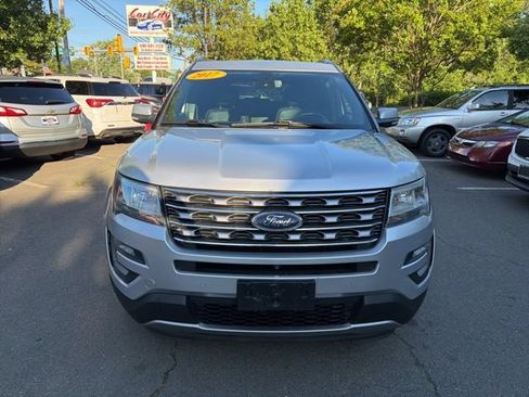 Used 2017 Ford Explorer Limited w/ Equipment Group 301A AWD/4WD image 2