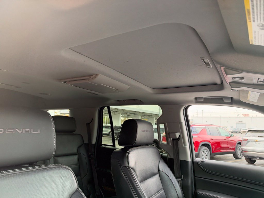 Used 2020 GMC Yukon Denali w/ Denali Ultimate Package AWD/4WD image 12