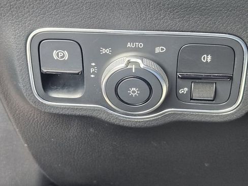 Used 2021 Mercedes-Benz GLA 250 image 30