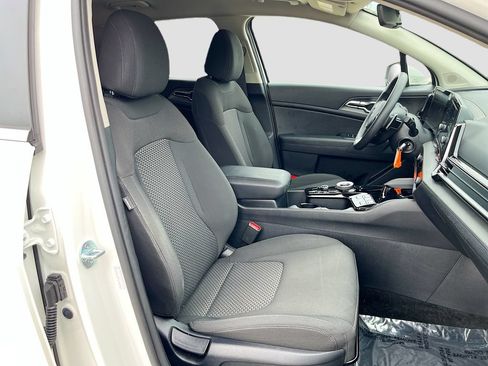 Used 2023 Kia Sportage LX AWD/4WD image 32