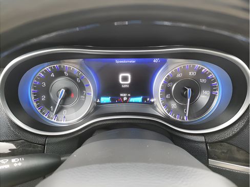 Used 2017 Chrysler 300 C AWD/4WD image 12