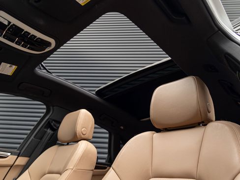 Certified 2021 Porsche Macan S image 14