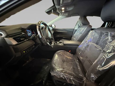 Used 2025 Toyota Camry LE image 9