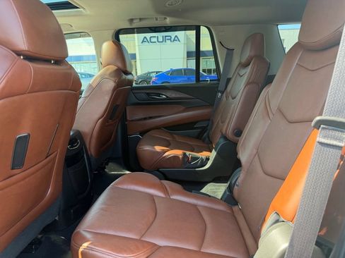 Used 2015 Cadillac Escalade Luxury AWD/4WD image 13