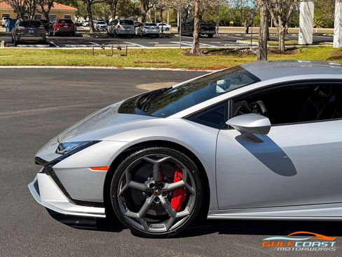 Used 2023 Lamborghini Huracan Tecnica image 48