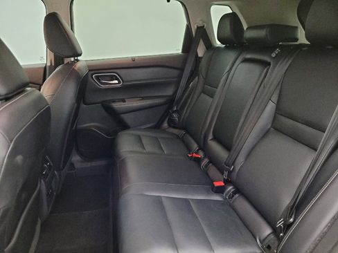 Used 2021 Nissan Rogue SL FWD image 17