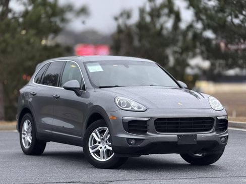 Used 2018 Porsche Cayenne Platinum Edition image 12