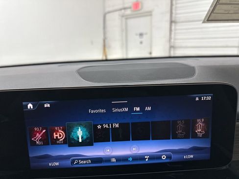 Used 2026 Mercedes-Benz GLB 250 4MATIC image 14