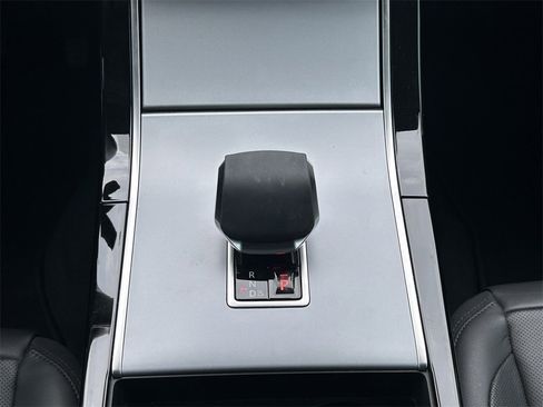 Used 2025 Land Rover Range Rover Velar S image 21