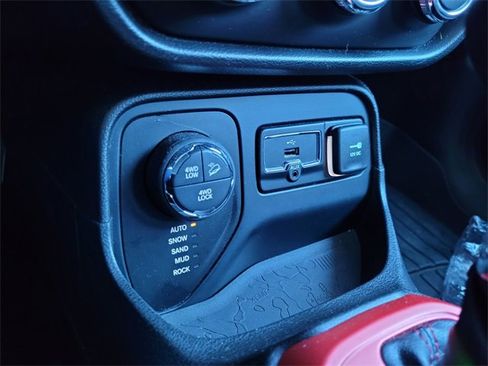 Certified 2015 Jeep Renegade Trailhawk image 13