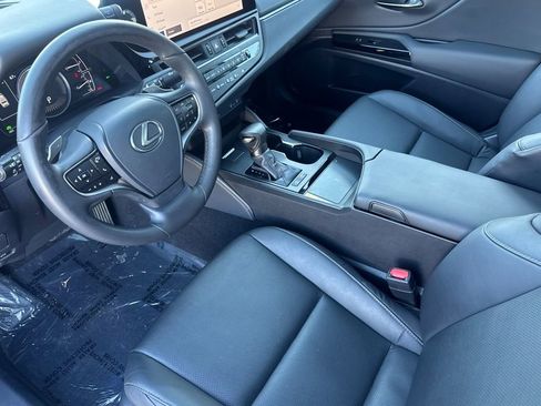 Used 2025 Lexus ES 300h w/ Premium Package image 9