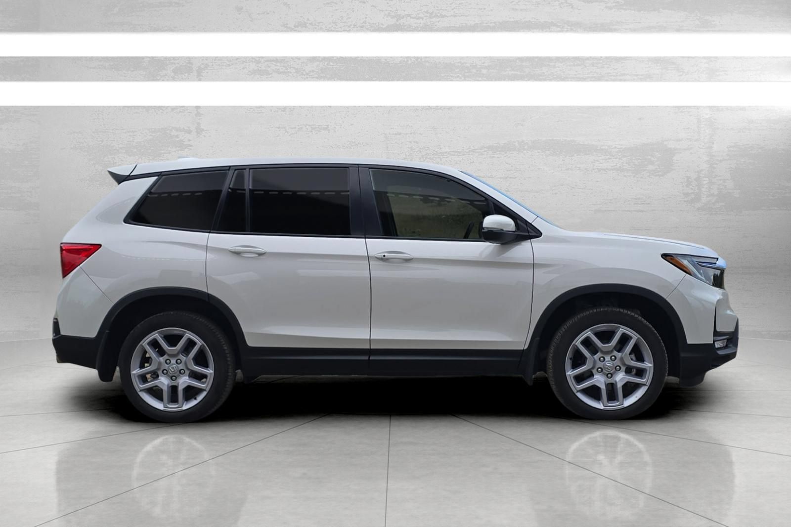 Used 2025 Honda Passport EX-L image 3