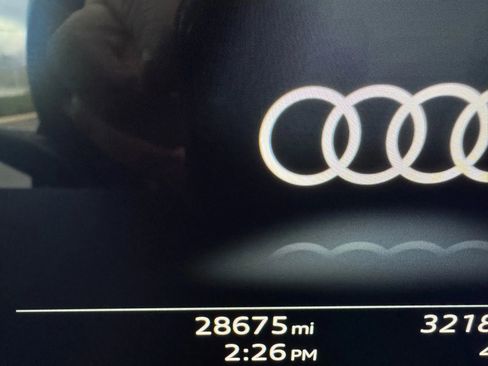 Used 2022 Audi e-tron Premium Plus w/ Premium Plus Package image 36